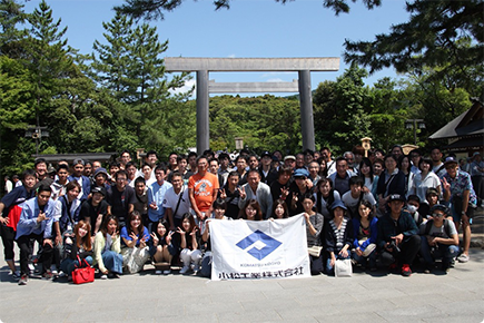 Kami juga mengadakan tur perusahaan di seluruh Jepang dan luar negeri